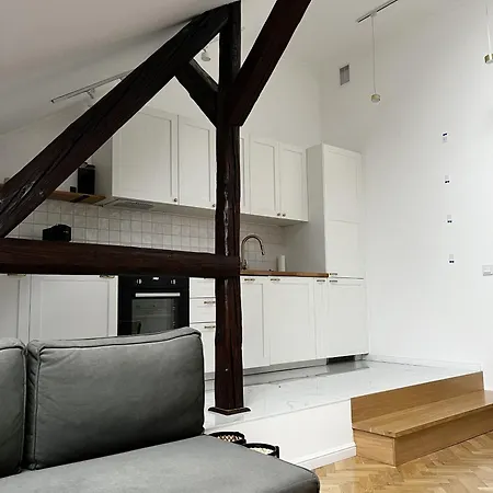 High Standard In Jewish District, Shared With Host